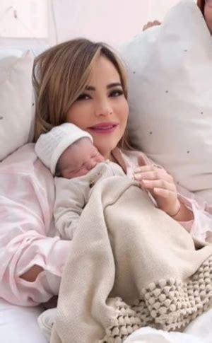 A dos semanas de dar a luz, Endrina Yépez presenta a su hijo .